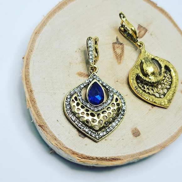 Blue Rhinestones Cleopatra style earrings - Picture 3 of 4